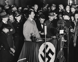 Propaganda política y manipulación de la información desde la Alemania nazi hasta las redes sociales